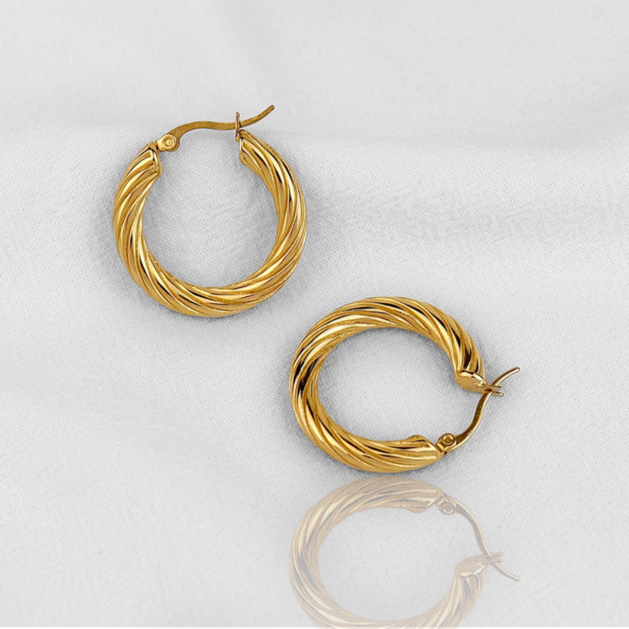 Evie Hoops