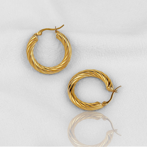 Evie Hoops